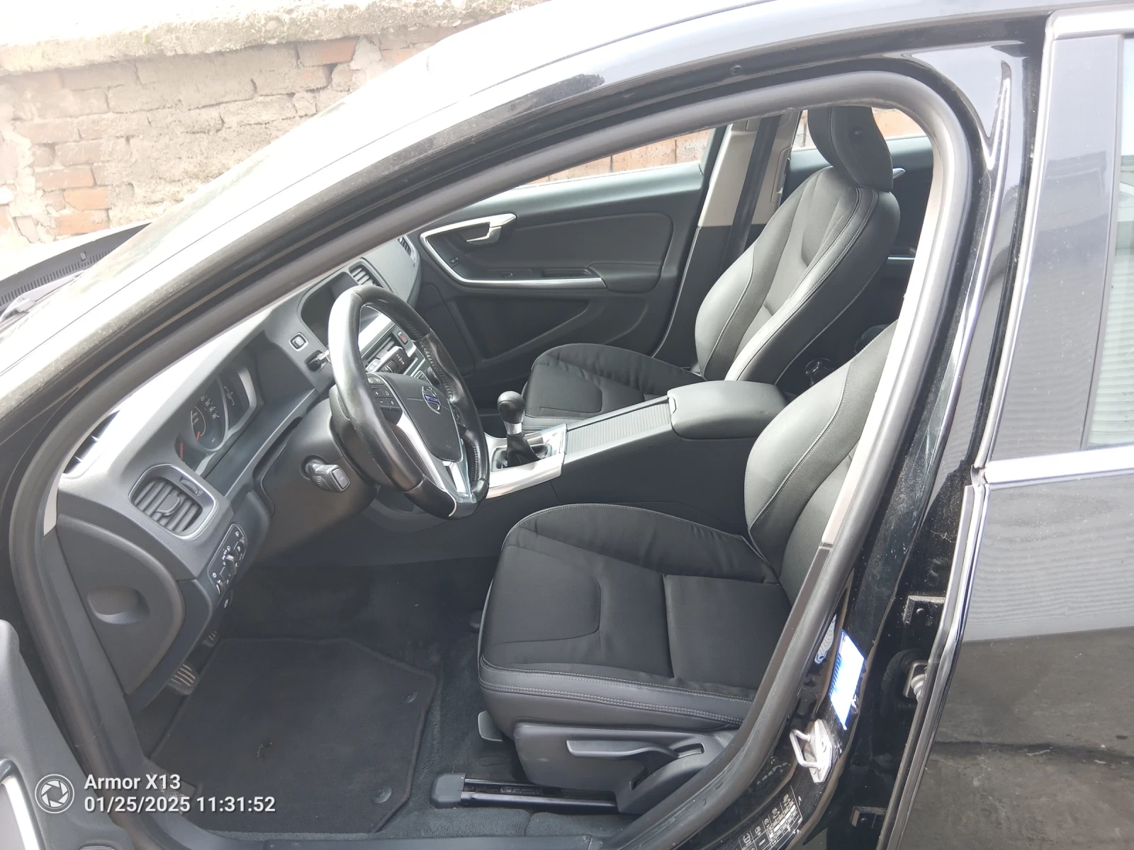Volvo V60 2.0, снимка 15 - Автомобили и джипове - 56320903