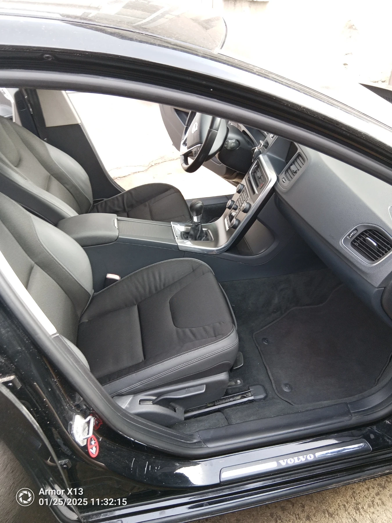 Volvo V60 2.0, снимка 14 - Автомобили и джипове - 56320903