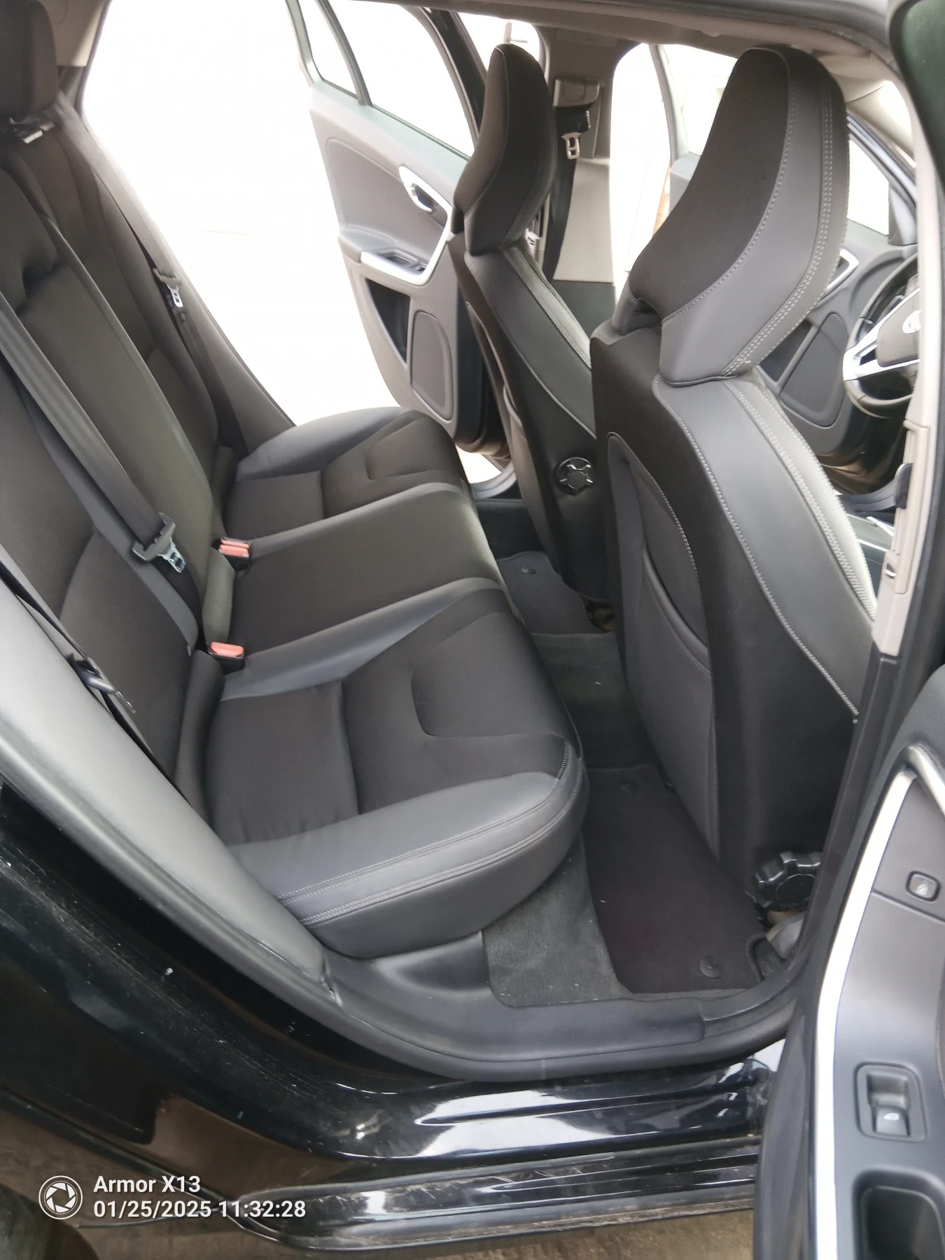 Volvo V60 2.0, снимка 13 - Автомобили и джипове - 56320903