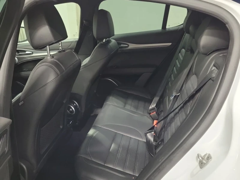 Alfa Romeo Stelvio * VELOCE * CARFAX * БЕЗ ПЪРВОНАЧАЛНА ВНОСКА, снимка 13 - Автомобили и джипове - 53094095
