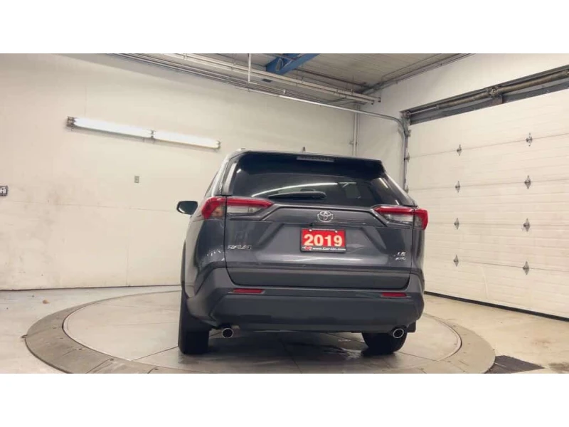 Toyota Rav4 * AWD | HTD SEATS | CARPLAY | 17IN ALLOYS | REAR C, снимка 8 - Автомобили и джипове - 53593688
