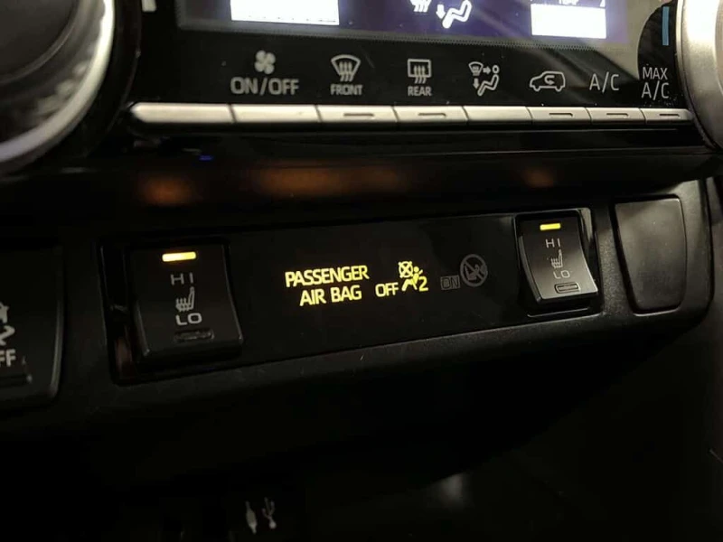 Toyota Rav4 * AWD | HTD SEATS | CARPLAY | 17IN ALLOYS | REAR C, снимка 11 - Автомобили и джипове - 53593688