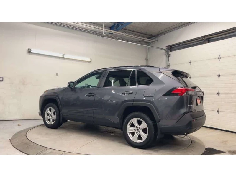 Toyota Rav4 * AWD | HTD SEATS | CARPLAY | 17IN ALLOYS | REAR C, снимка 7 - Автомобили и джипове - 53593688