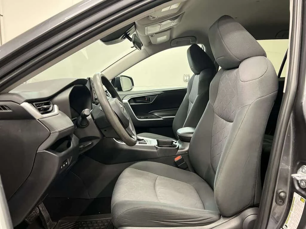 Toyota Rav4 * AWD | HTD SEATS | CARPLAY | 17IN ALLOYS | REAR C | Mobile.bg � ����������� 16