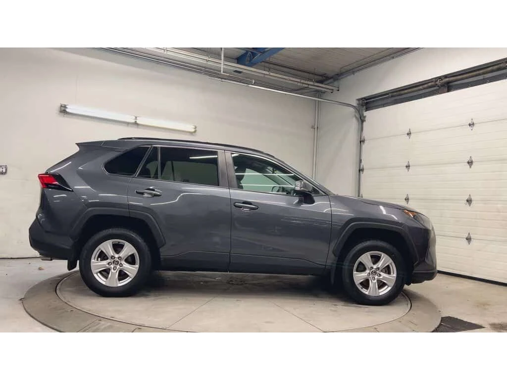 Toyota Rav4 * AWD | HTD SEATS | CARPLAY | 17IN ALLOYS | REAR C | Mobile.bg � ����������� 2