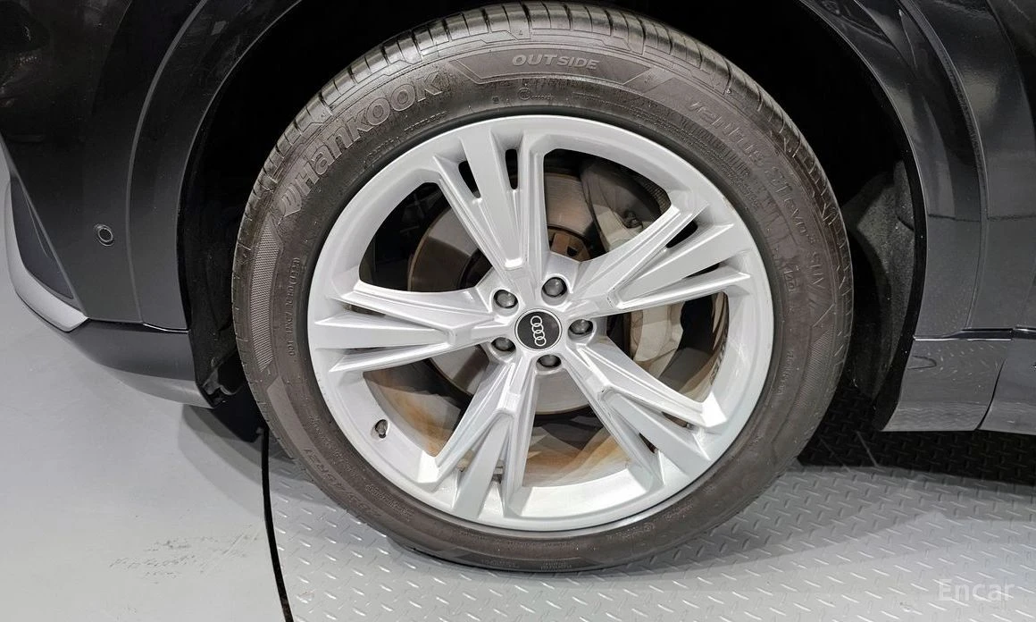 Audi Q8, снимка 5 - Автомобили и джипове - 53859546