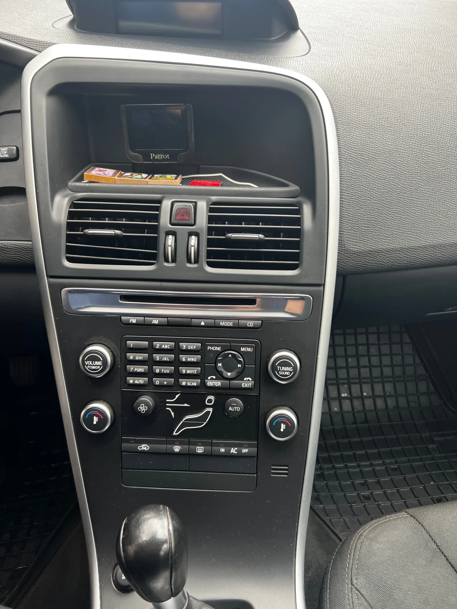 Volvo XC60, снимка 3 - Автомобили и джипове - 54312952