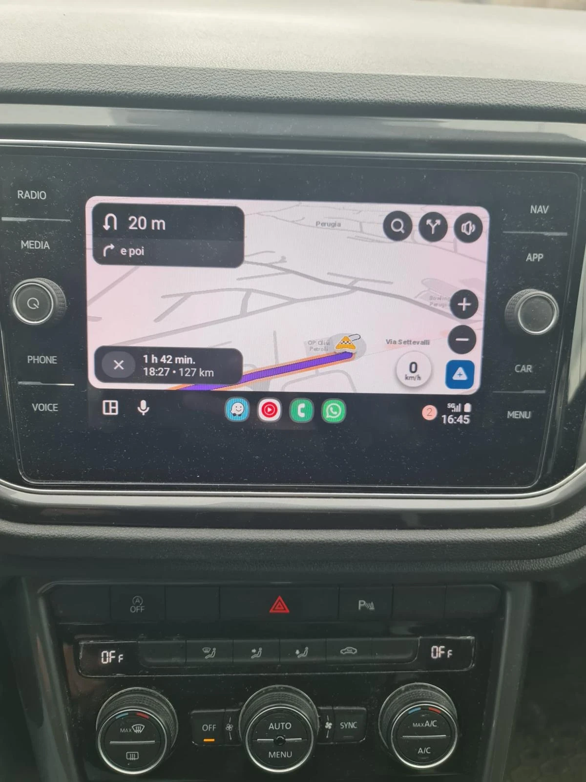 VW T-Roc 2.0 TDI SCR DSG Sport BlueMotion Technology, снимка 16 - Автомобили и джипове - 54414087