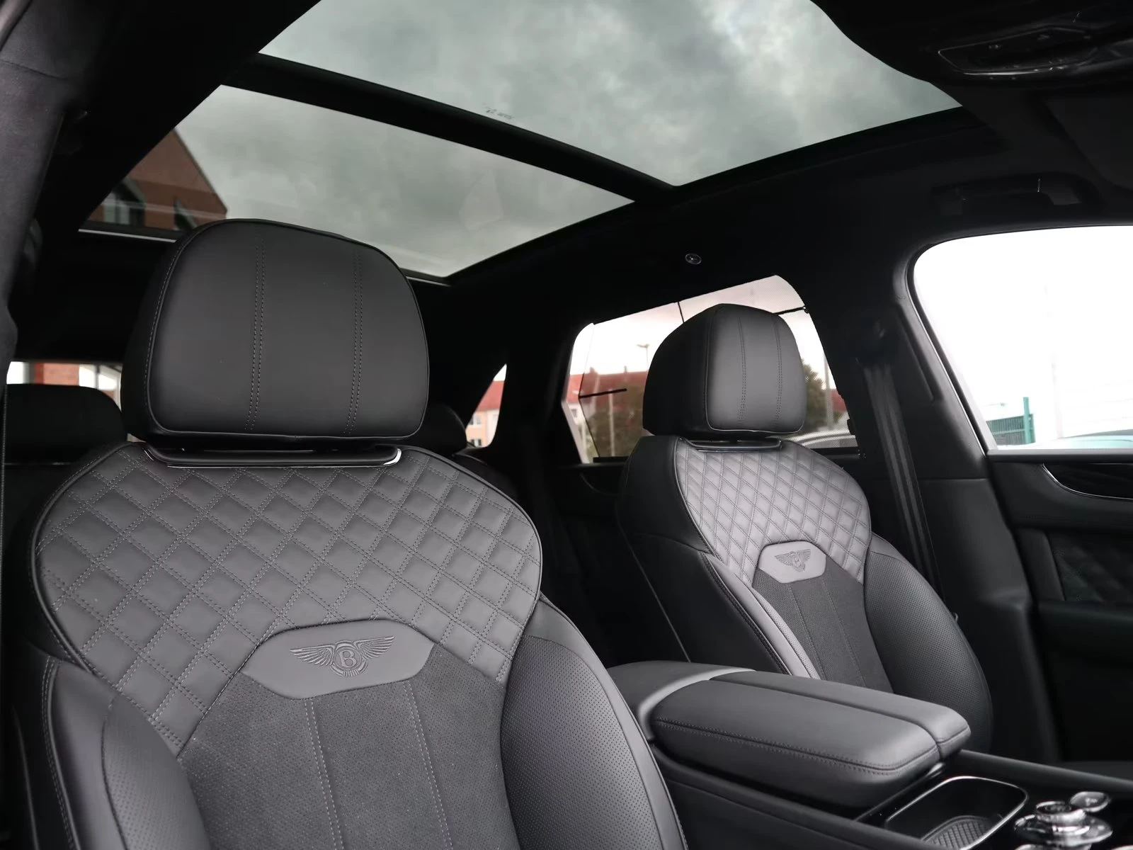 Bentley Bentayga S / V8 / NAIM / PANO / HUD / 360 / , снимка 14 - Автомобили и джипове - 55950860