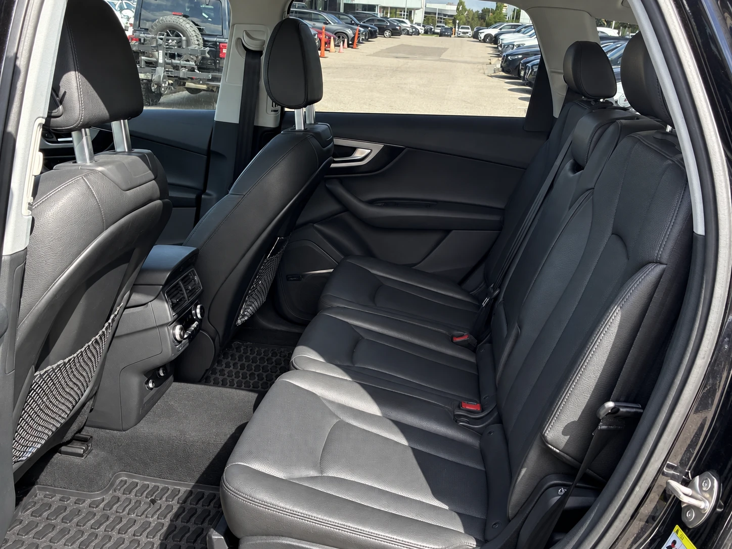 Audi Q7 Technik* QUATTRO* ПАНО* 360* ОБДУХ* 7 МЕСТА, снимка 11 - Автомобили и джипове - 55961589