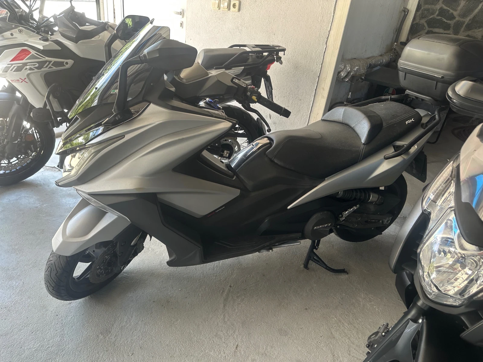 Kymco AK 550 ABS  28000 km !!! Перфектен !!! - изображение 4