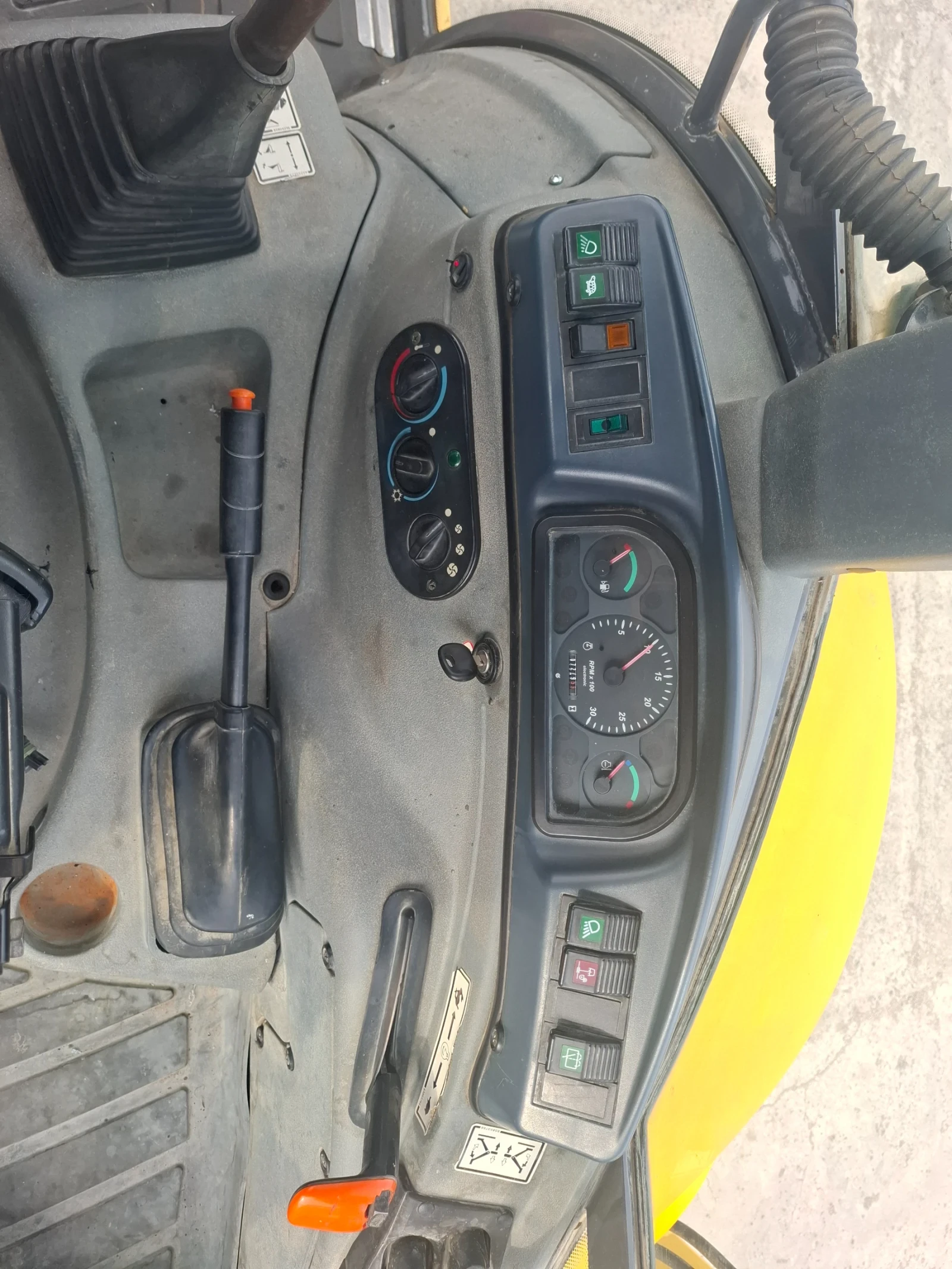 Багер New Holland LB110B - изображение 6