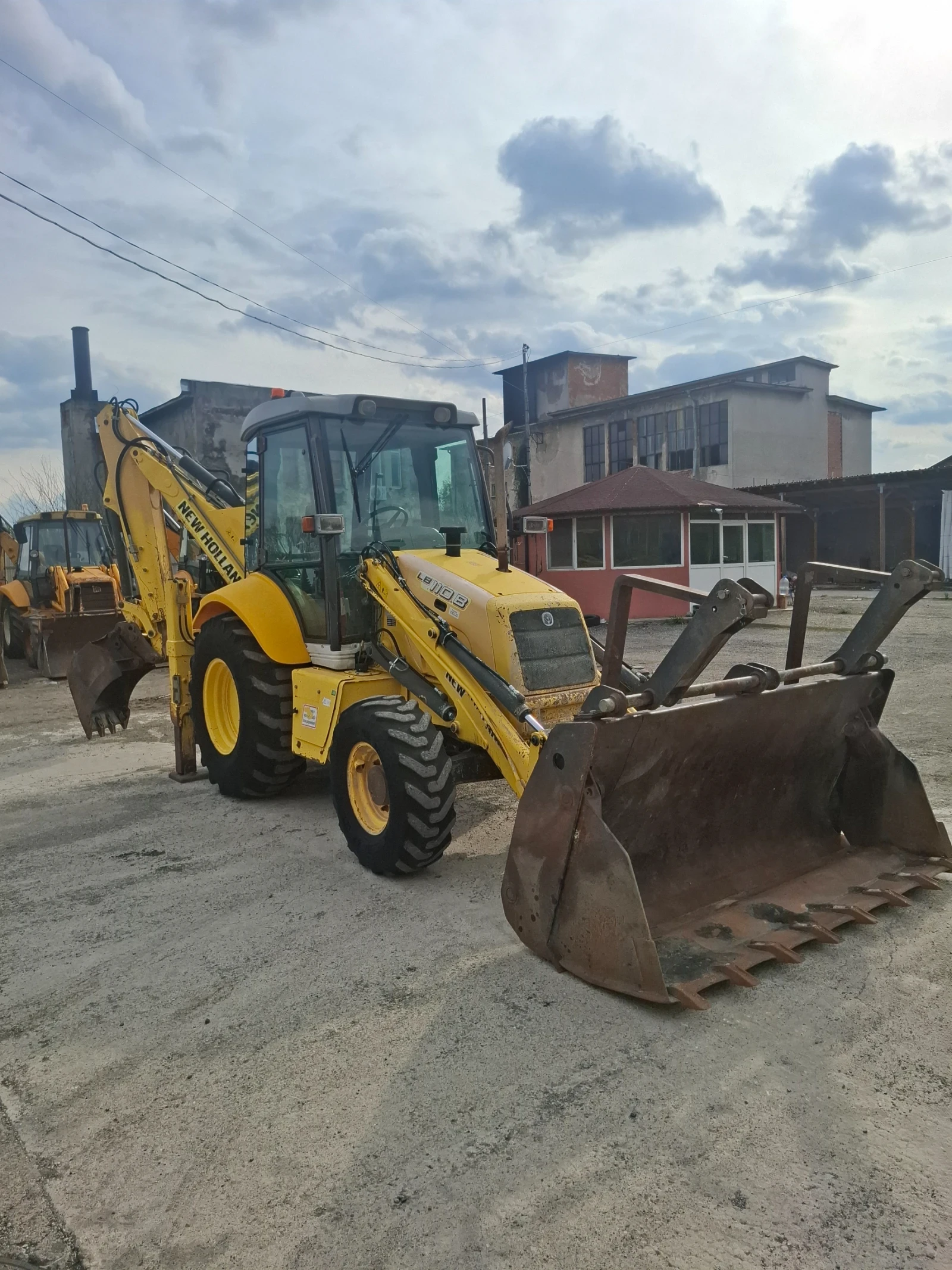 Багер New Holland LB110B - изображение 2