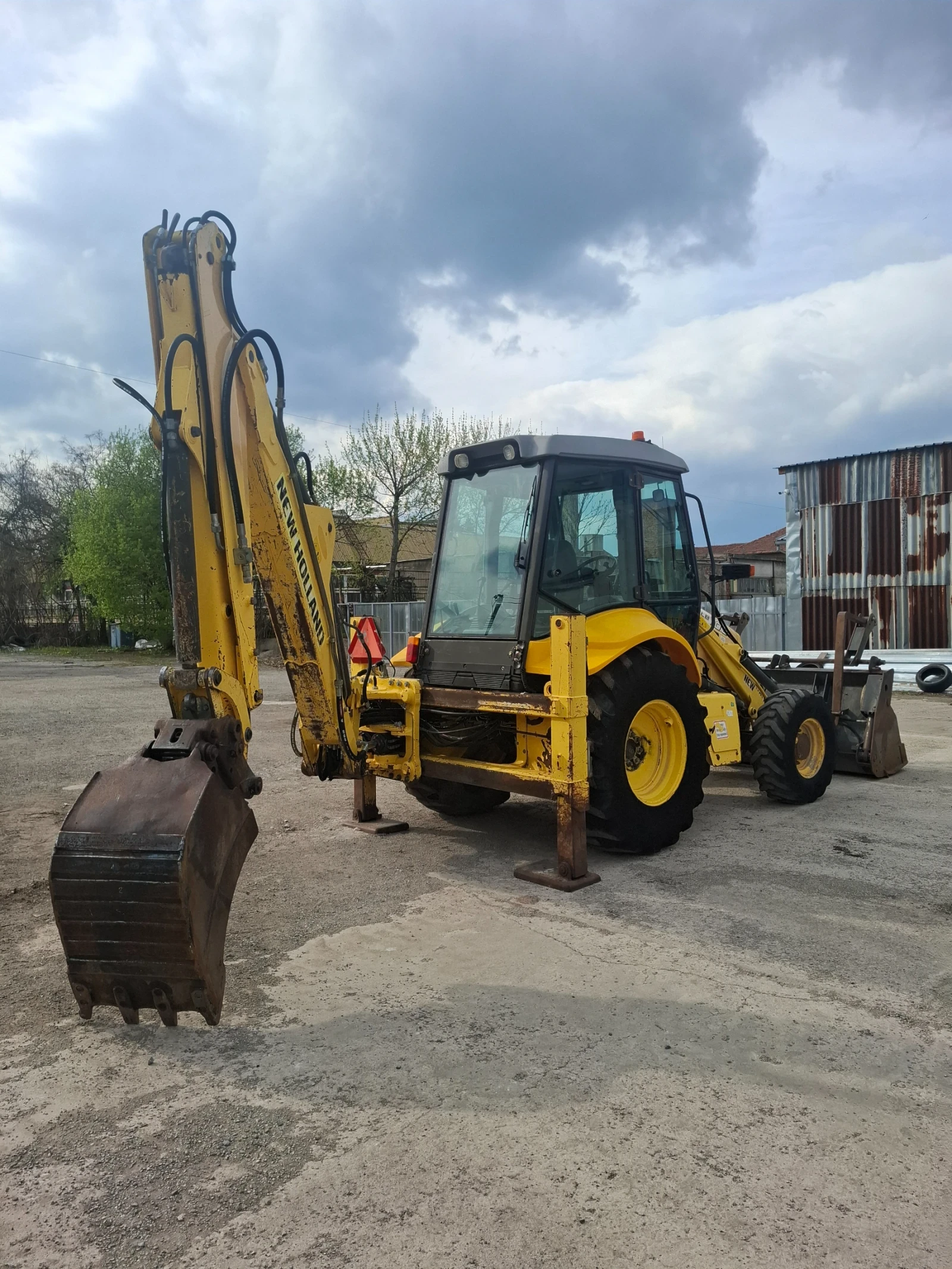 Багер New Holland LB110B - изображение 3