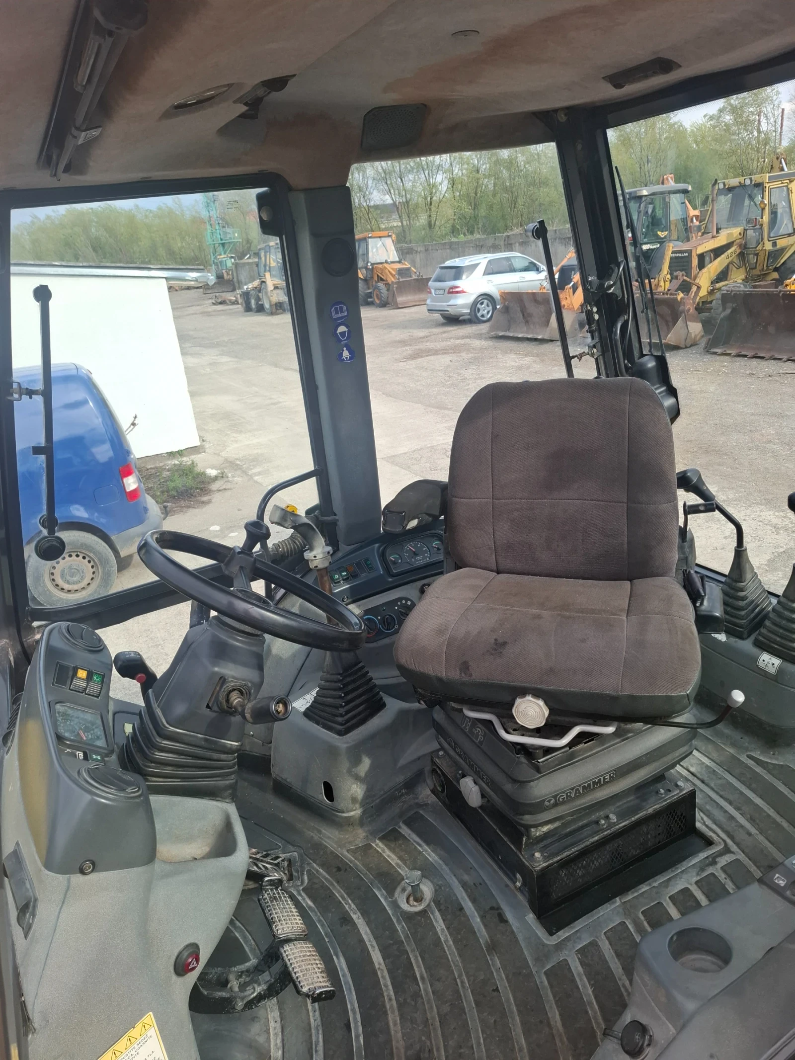 Багер New Holland LB110B - изображение 5