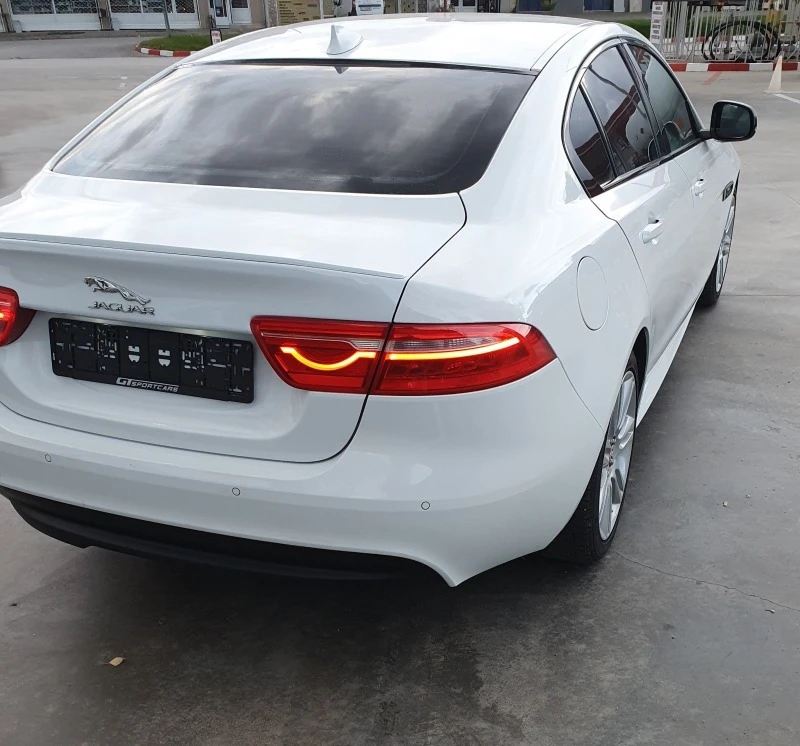 Jaguar XE 2.0T R Sport, снимка 6 - Автомобили и джипове - 42960773