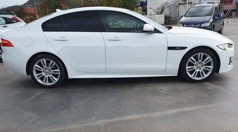 Jaguar XE 2.0T R Sport, снимка 4 - Автомобили и джипове - 42960773