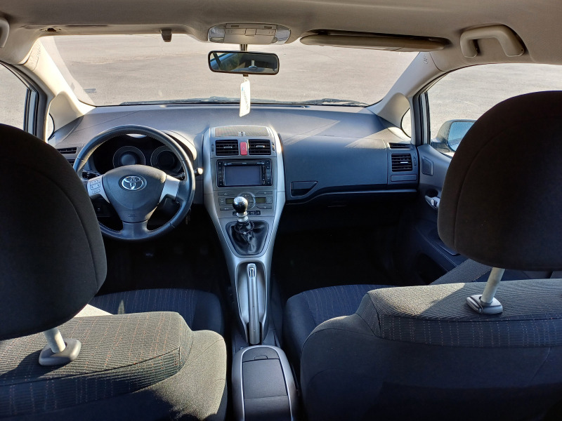Toyota Auris 1.33 VVTI, снимка 15 - Автомобили и джипове - 46017567