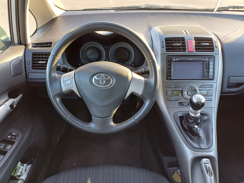 Toyota Auris 1.33 VVTI, снимка 14 - Автомобили и джипове - 46017567
