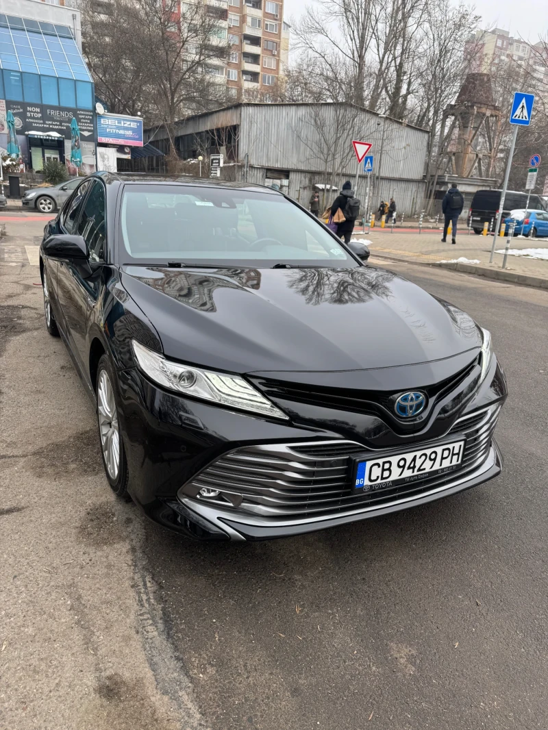 Toyota Camry Hybrid Elegance, снимка 1 - Автомобили и джипове - 48717985