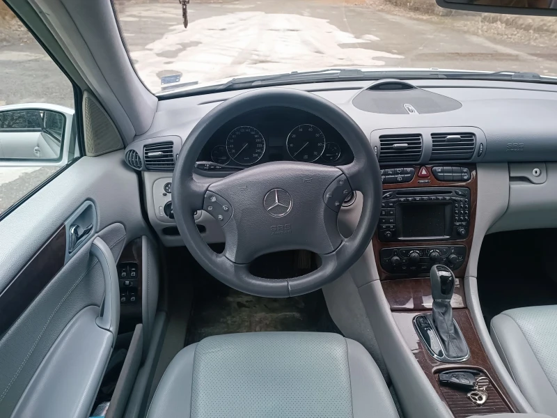 Mercedes-Benz C 320 4 matic, снимка 11 - Автомобили и джипове - 49144762