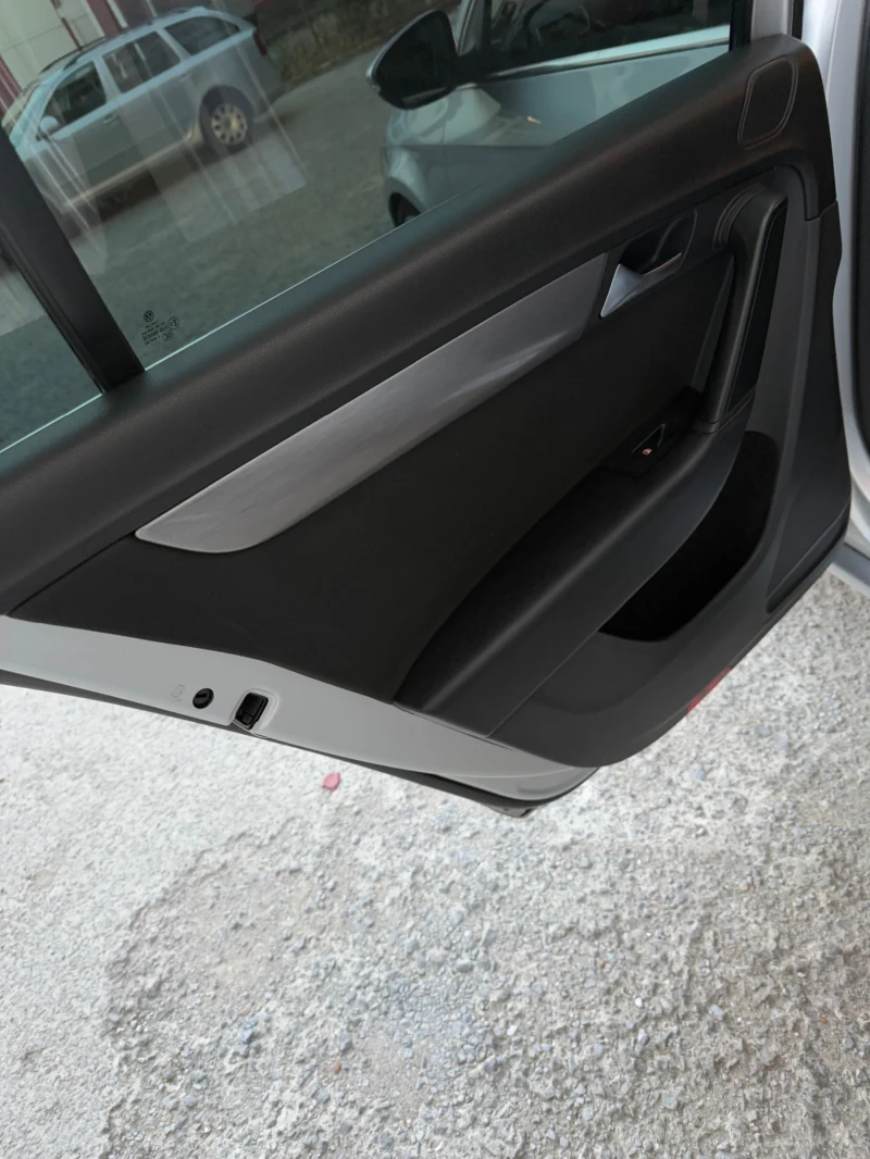 VW Passat 1.6TDI, снимка 8 - Автомобили и джипове - 50768316