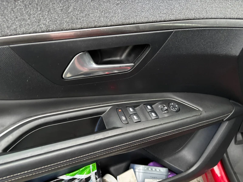 Peugeot 3008 1.6d 120hp, снимка 8 - Автомобили и джипове - 52429684