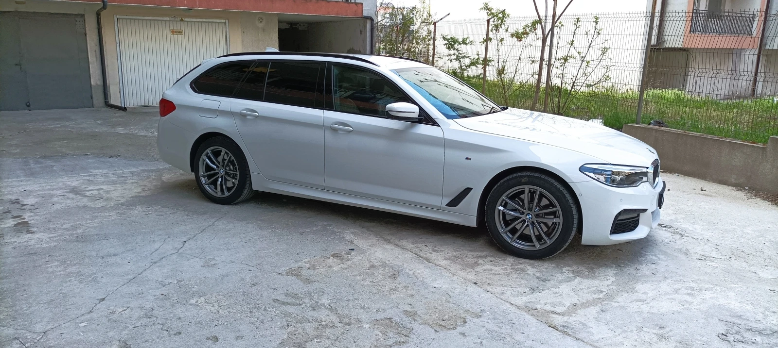 BMW 520 d xDrive, Комби, М пакет - изображение 2