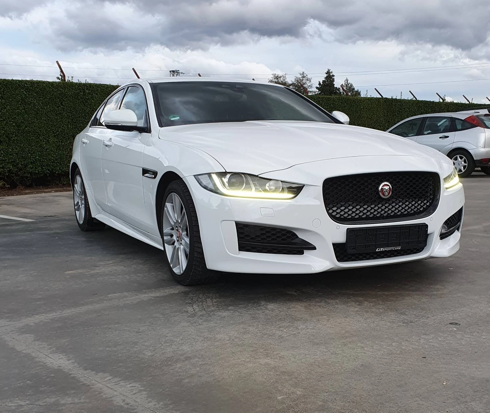 Jaguar XE 2.0T R Sport - изображение 2