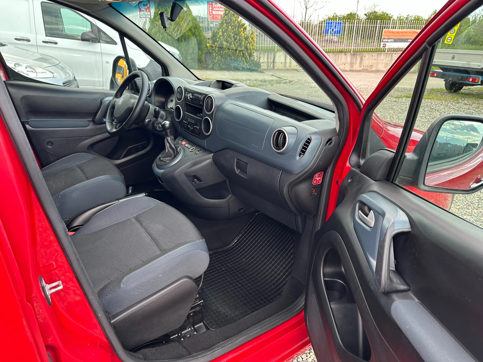 Peugeot Partner 1.6hdi/klima/5места - изображение 8