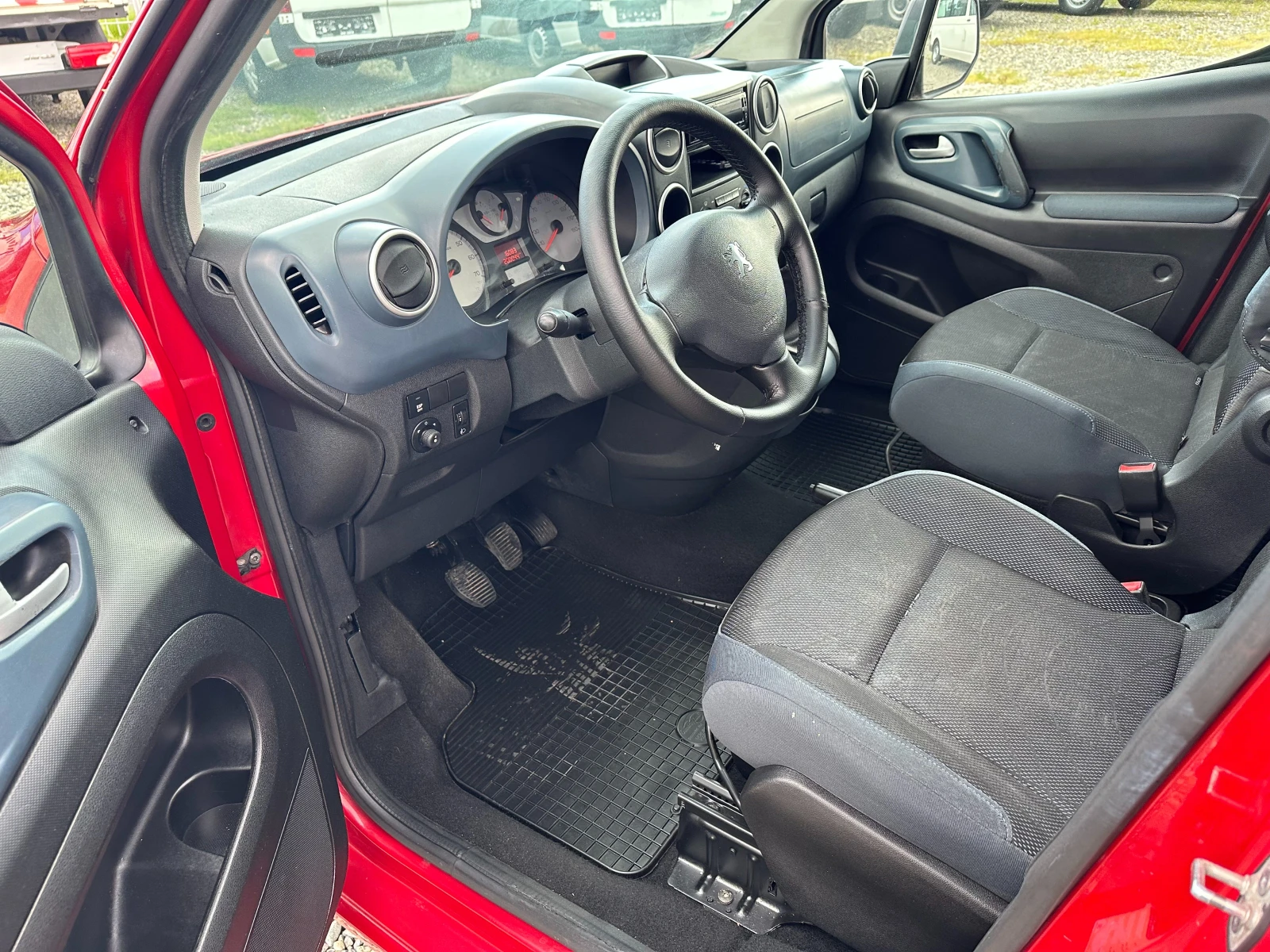 Peugeot Partner 1.6hdi/klima/5места - изображение 6