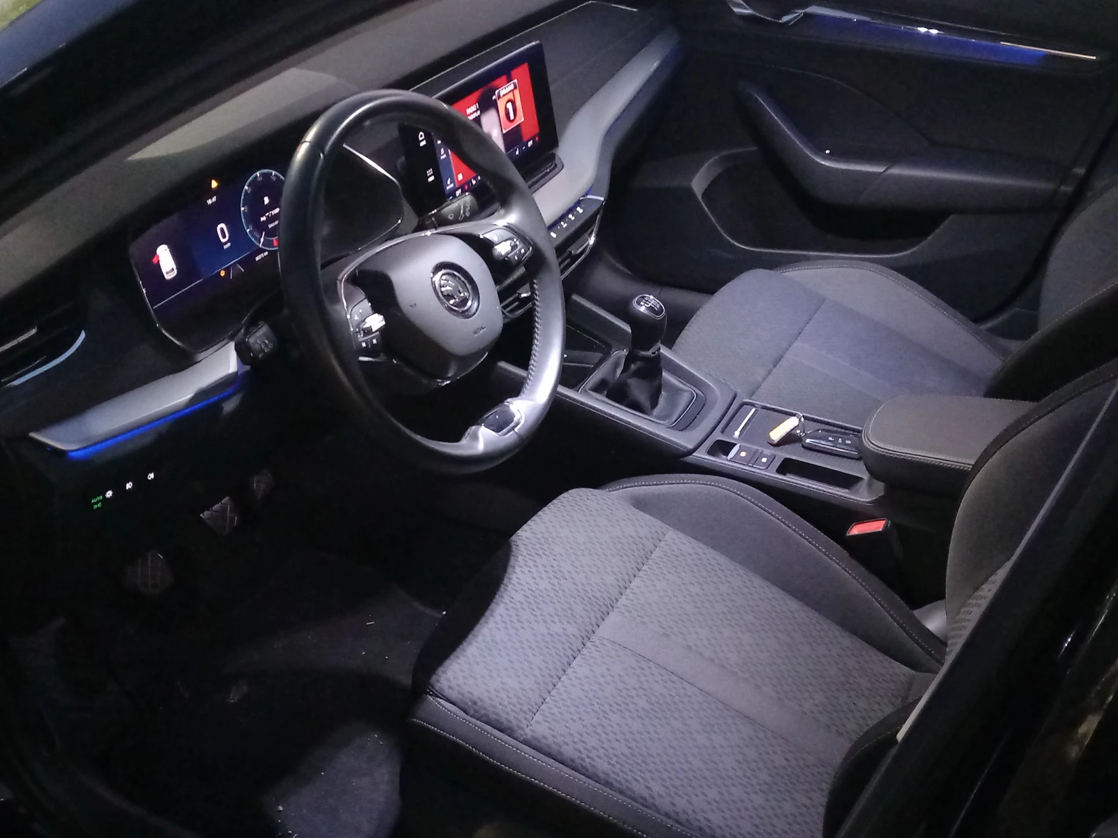 Skoda Octavia 1.5 TSI 6MT - изображение 6