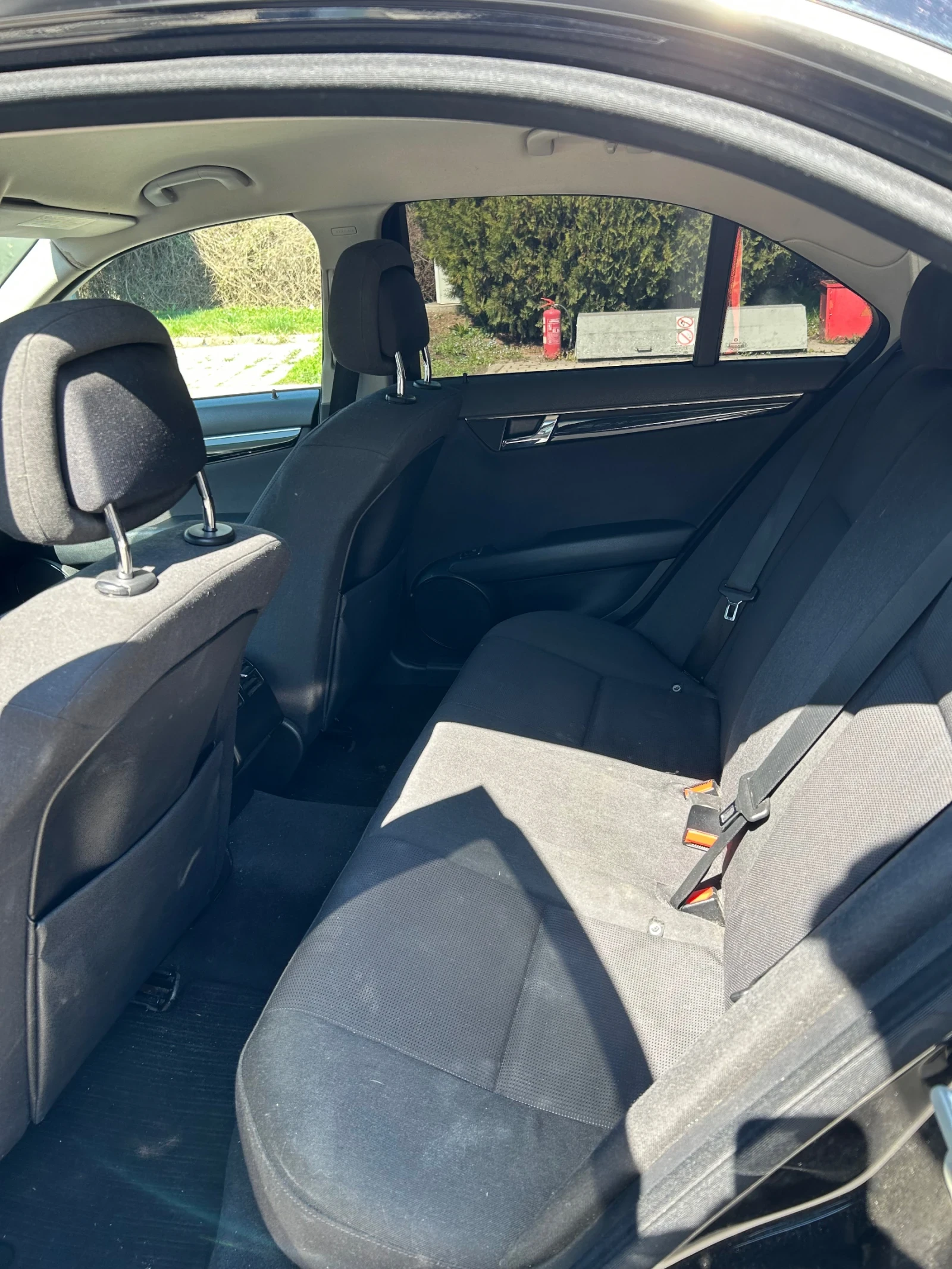 Mercedes-Benz C 220, снимка 8 - Автомобили и джипове - 54102576