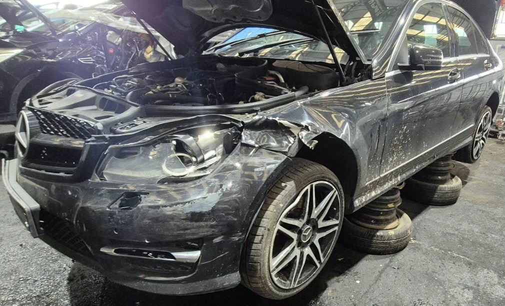 Mercedes-Benz E 250 2.2.3.0ЧАСТИ, снимка 9 - Автомобили и джипове - 54446735