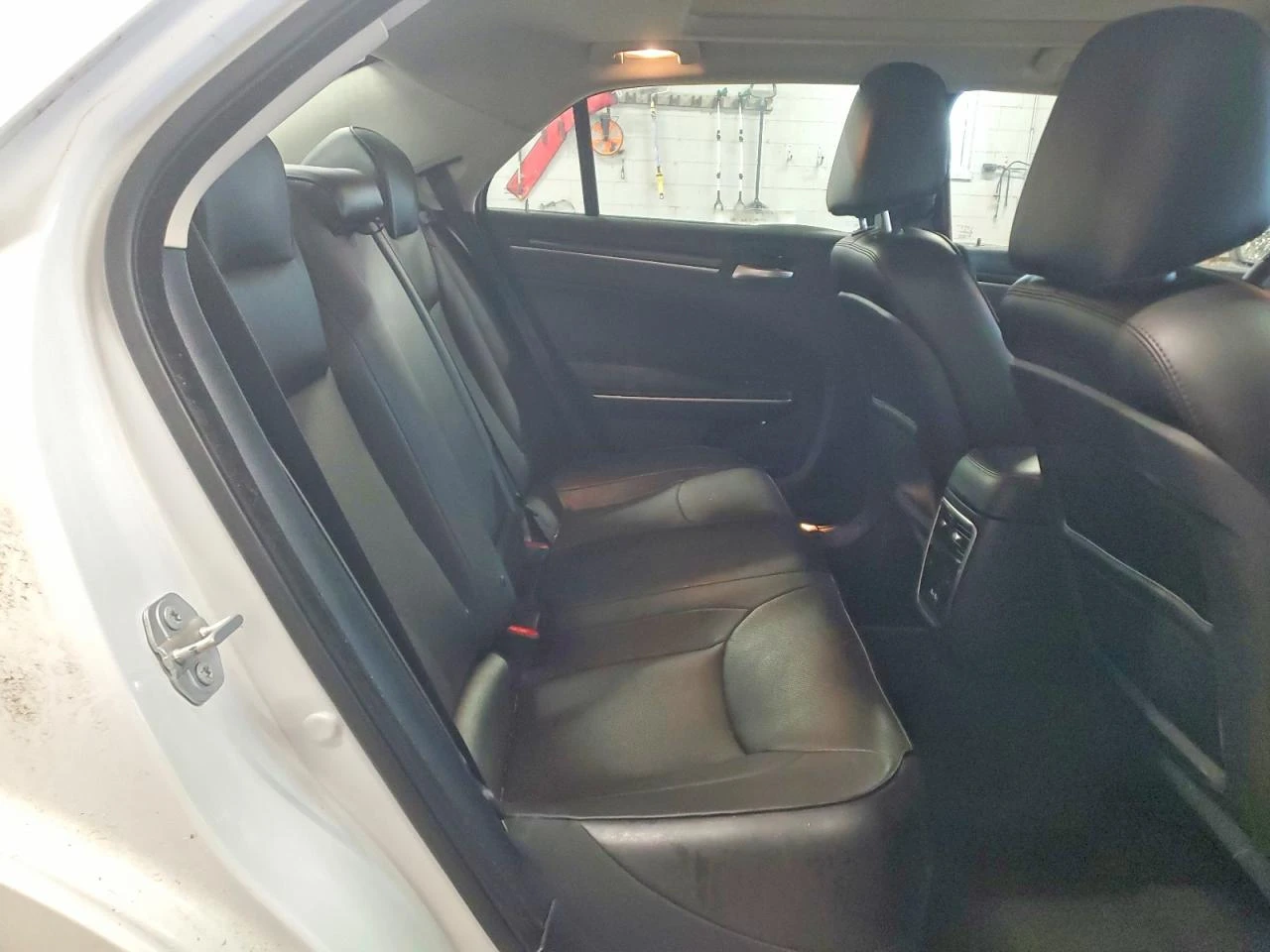 Chrysler 300c V6 LIMITED* ПАНOРАМА* DISTRONIC* БЯЛА ПЕРЛА, снимка 7 - Автомобили и джипове - 54997697
