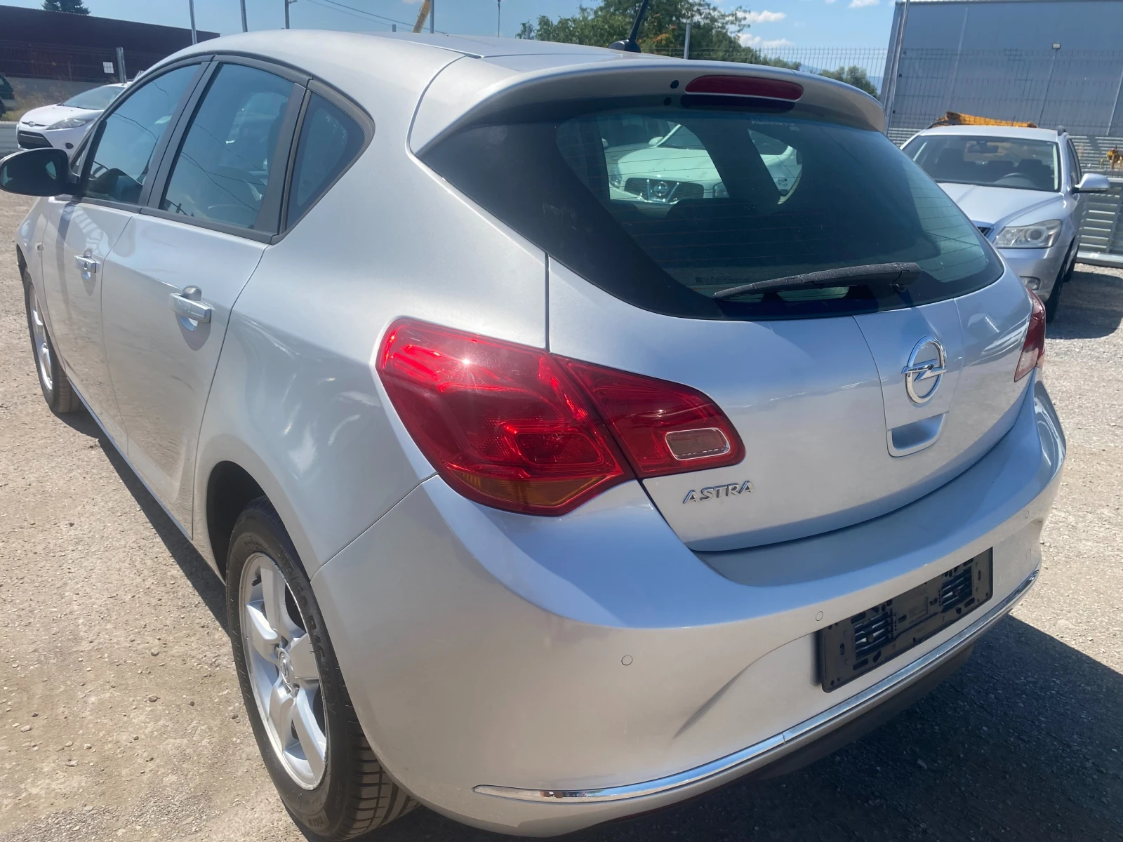 Opel Astra 1.4i Фабрична газ---БОНБОН---, снимка 3 - Автомобили и джипове - 55539085