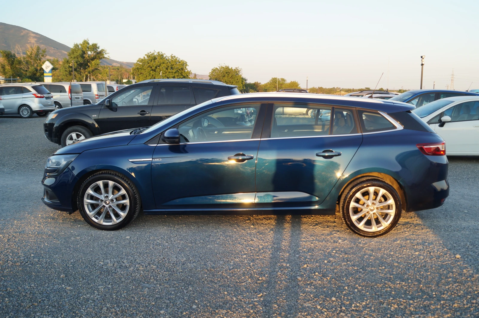 Renault Megane 1.5dci, снимка 7 - Автомобили и джипове - 55748850