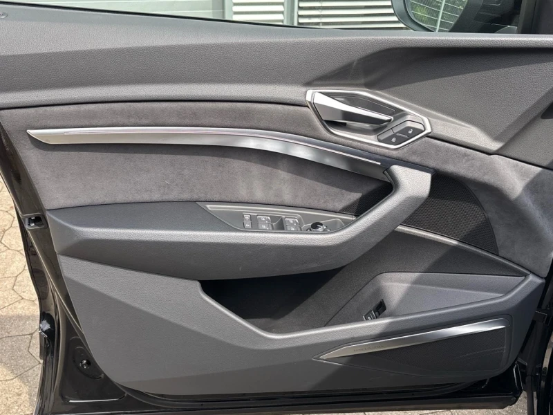 Audi Q8 E-TRON 55 QUATTRO S-LINE SPORTBACK MATRIX B&O, снимка 7 - Автомобили и джипове - 52080360