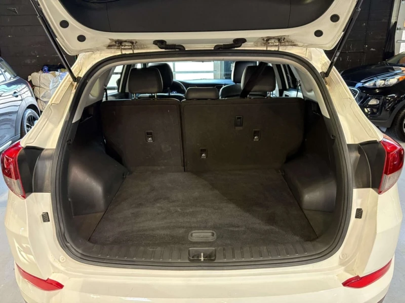 Hyundai Tucson SE* AWD* No Accidents* Leather, снимка 8 - Автомобили и джипове - 53149359