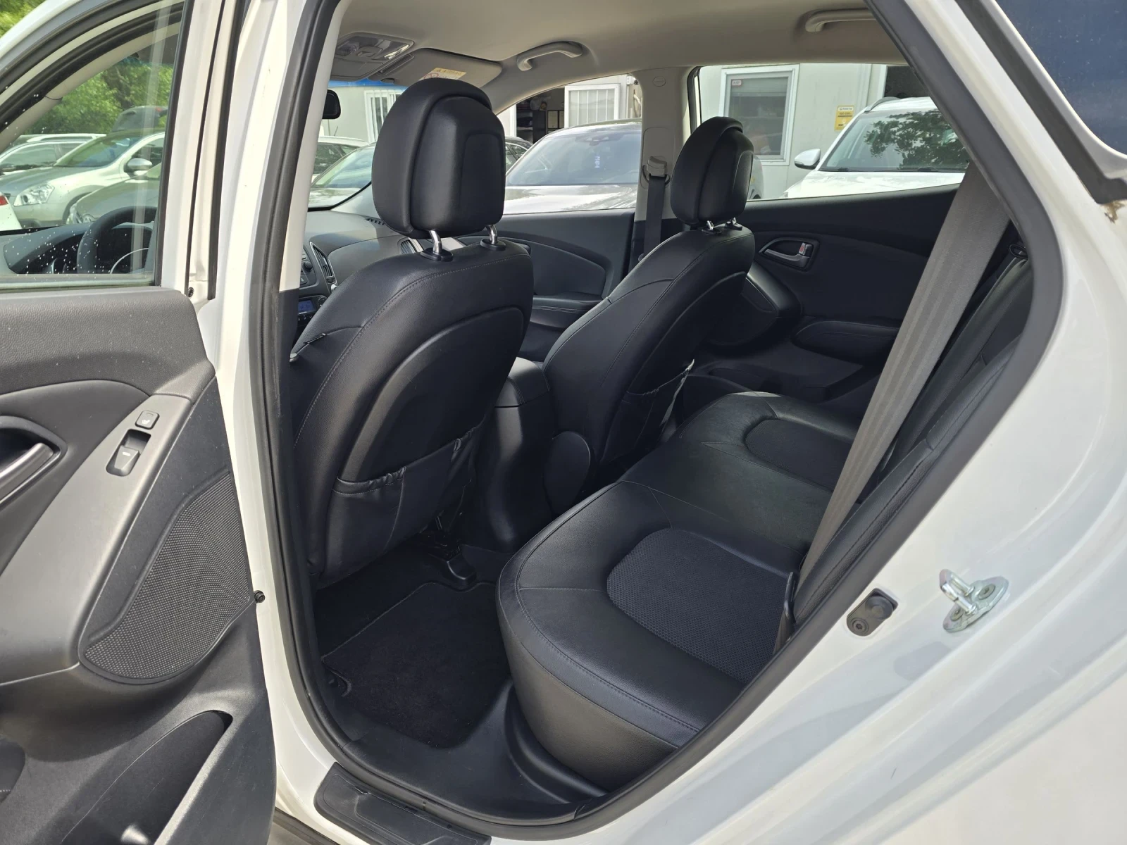 Hyundai IX35 1.7crdi 116к.с 2wd Кожа Подгряване , снимка 12 - Автомобили и джипове - 54608626