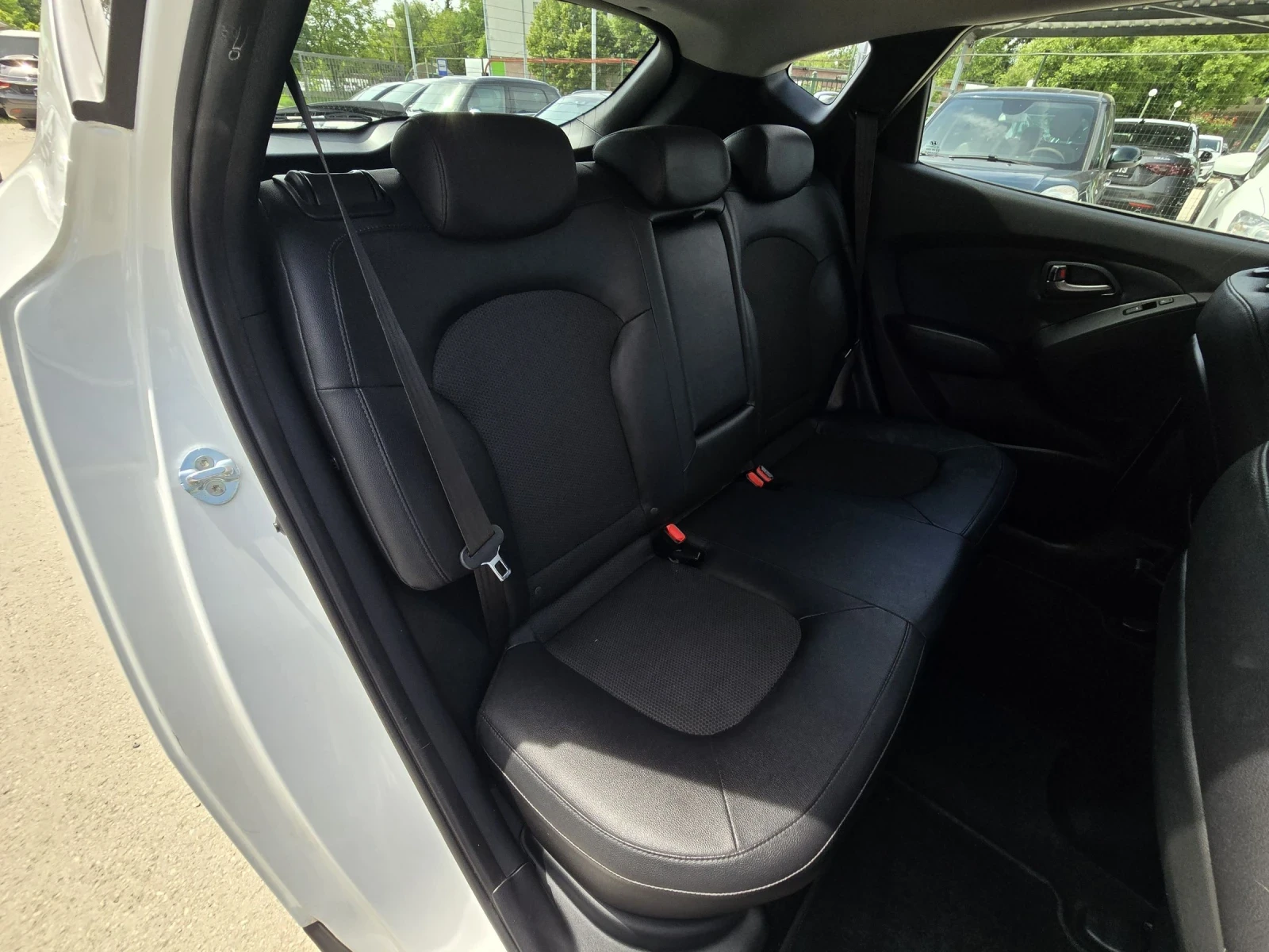 Hyundai IX35 1.7crdi 116к.с 2wd Кожа Подгряване , снимка 15 - Автомобили и джипове - 54608626