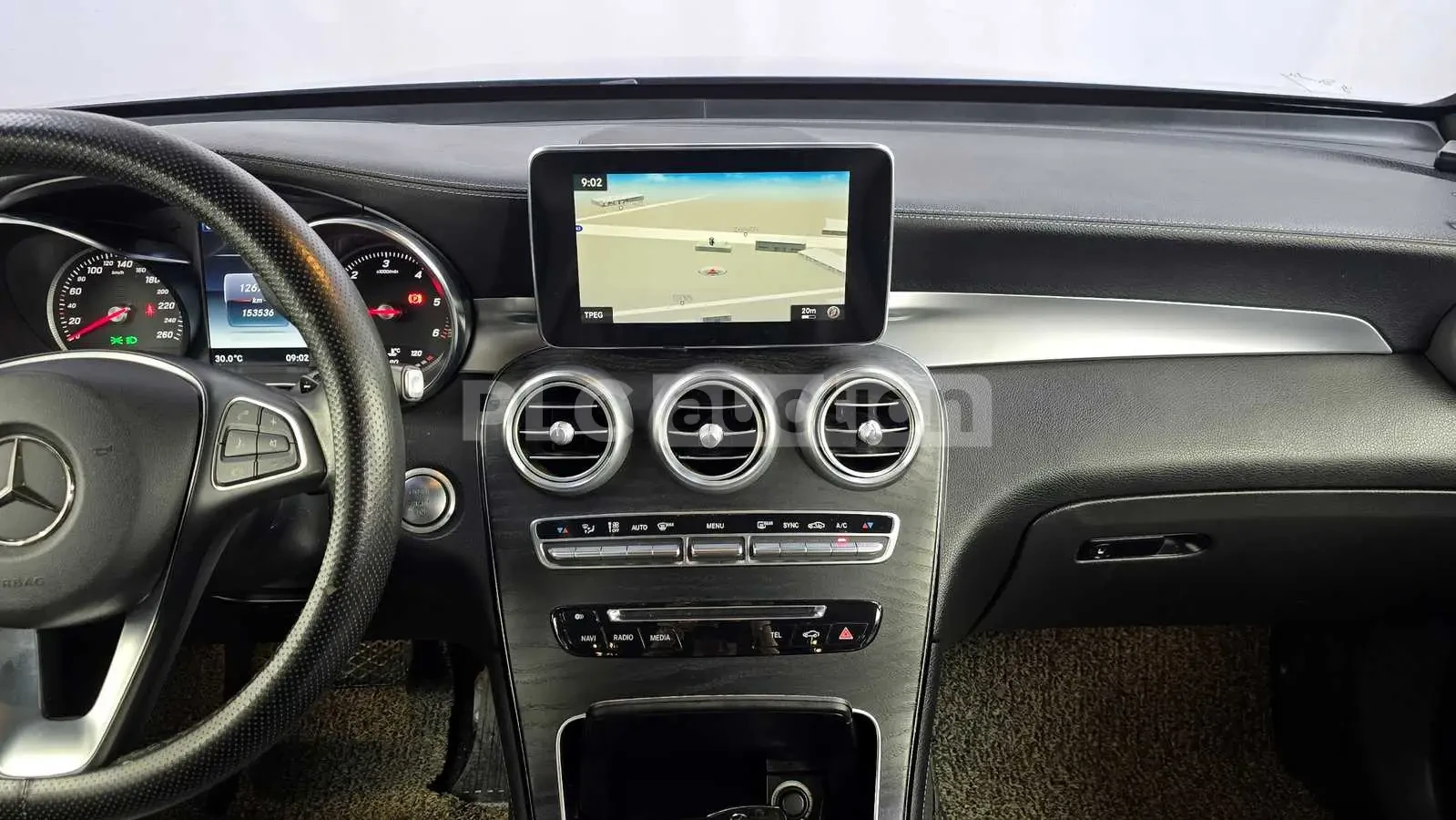 Mercedes-Benz GLC 220 d 4MATIC| PANO| КАМЕРА| ПОДГРЕВ| ВКЛ.ТЕХНОТЕСТ, снимка 8 - Автомобили и джипове - 54608119