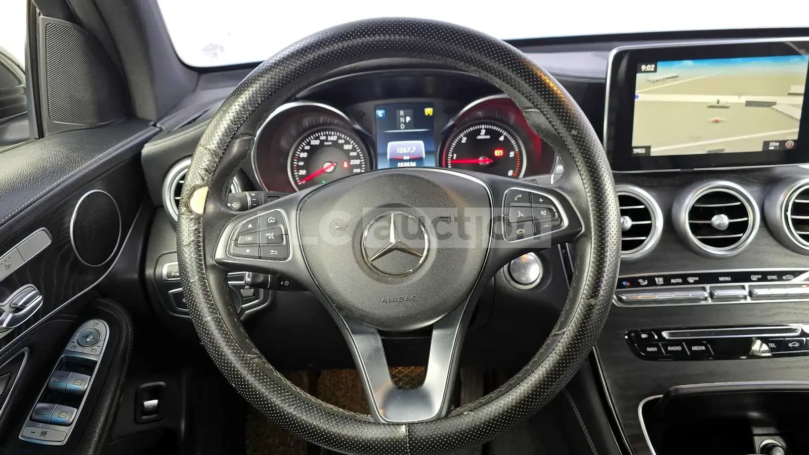 Mercedes-Benz GLC 220 d 4MATIC| PANO| КАМЕРА| ПОДГРЕВ| ВКЛ.ТЕХНОТЕСТ, снимка 6 - Автомобили и джипове - 54608119