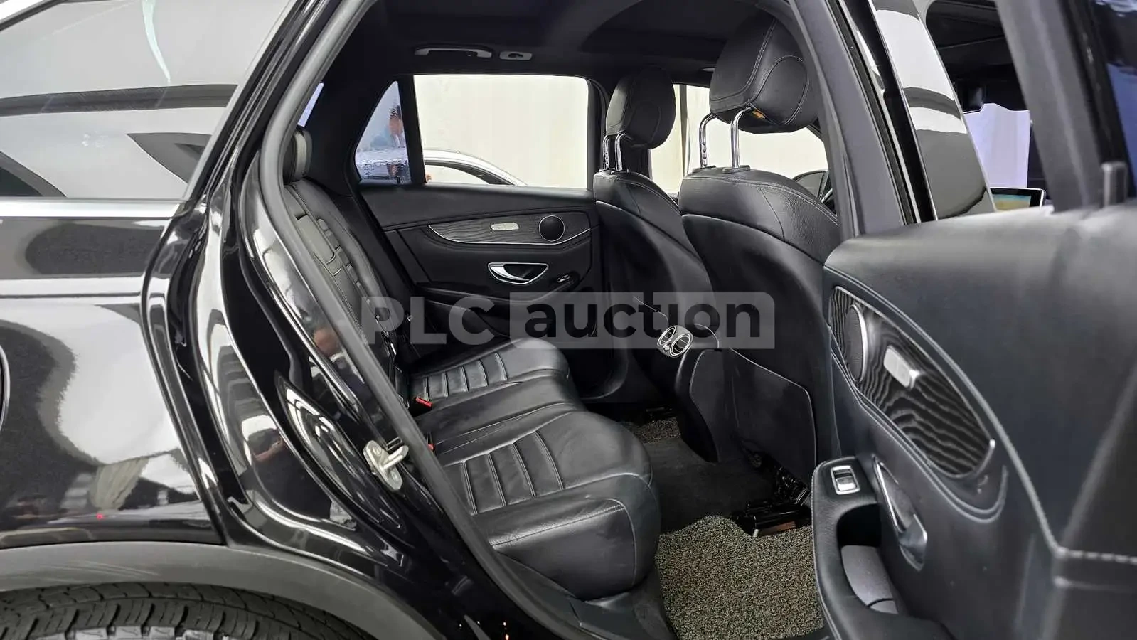 Mercedes-Benz GLC 220 d 4MATIC| PANO| КАМЕРА| ПОДГРЕВ| ВКЛ.ТЕХНОТЕСТ, снимка 10 - Автомобили и джипове - 54608119