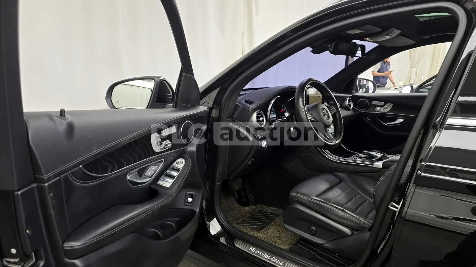 Mercedes-Benz GLC 220 d 4MATIC| PANO| КАМЕРА| ПОДГРЕВ| ВКЛ.ТЕХНОТЕСТ, снимка 5 - Автомобили и джипове - 54608119