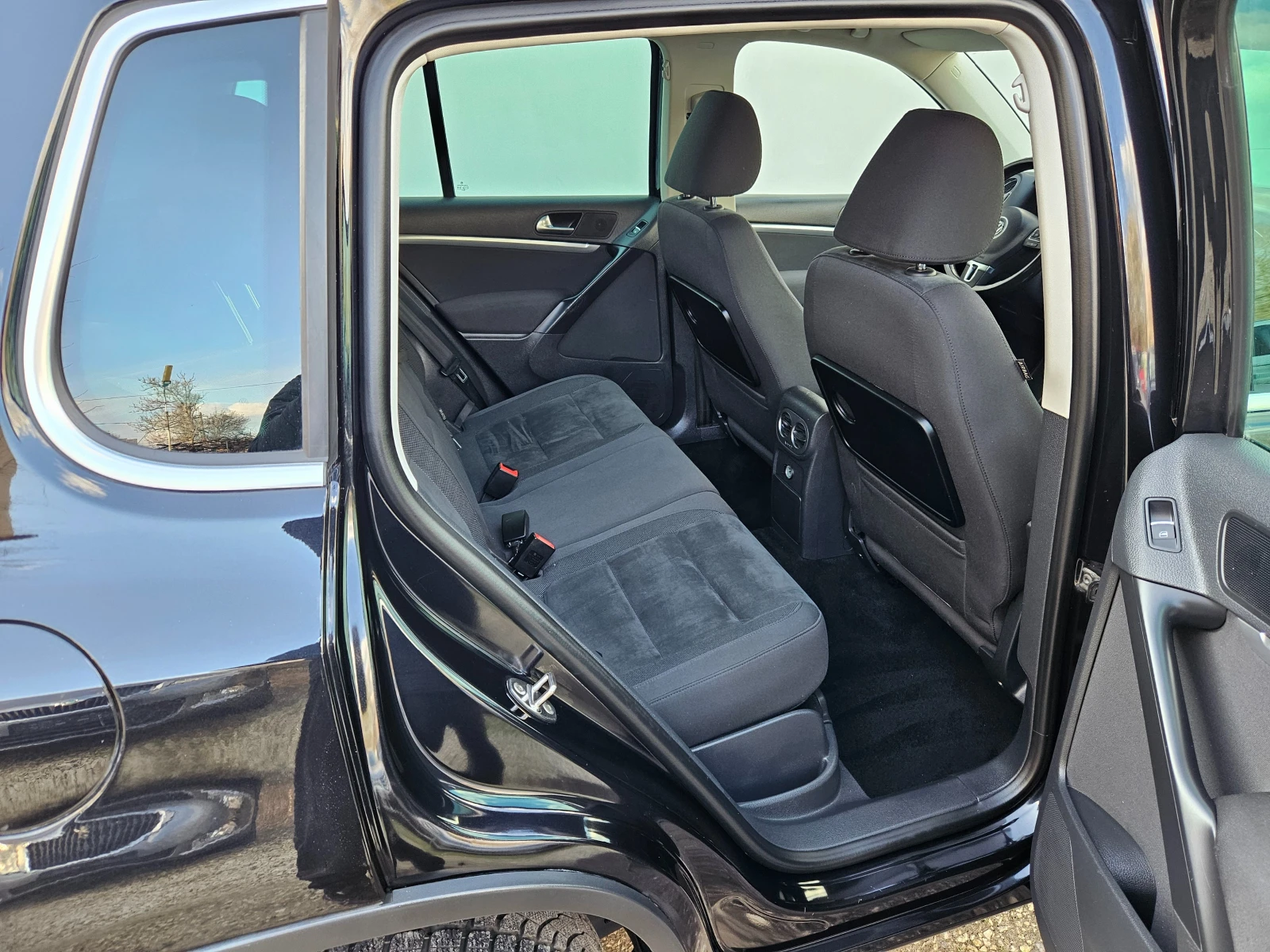 VW Tiguan 2.0 140кс Full, снимка 10 - Автомобили и джипове - 54655470