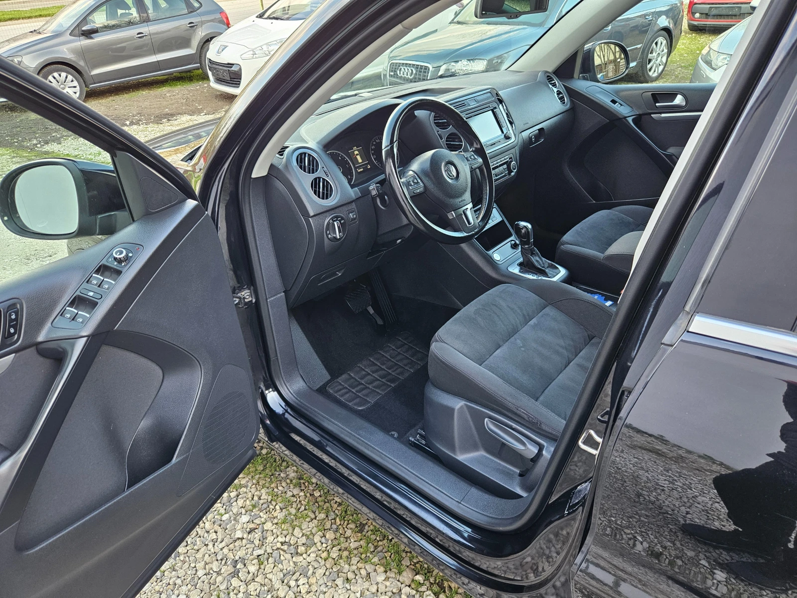 VW Tiguan 2.0 140кс Full, снимка 7 - Автомобили и джипове - 54655470