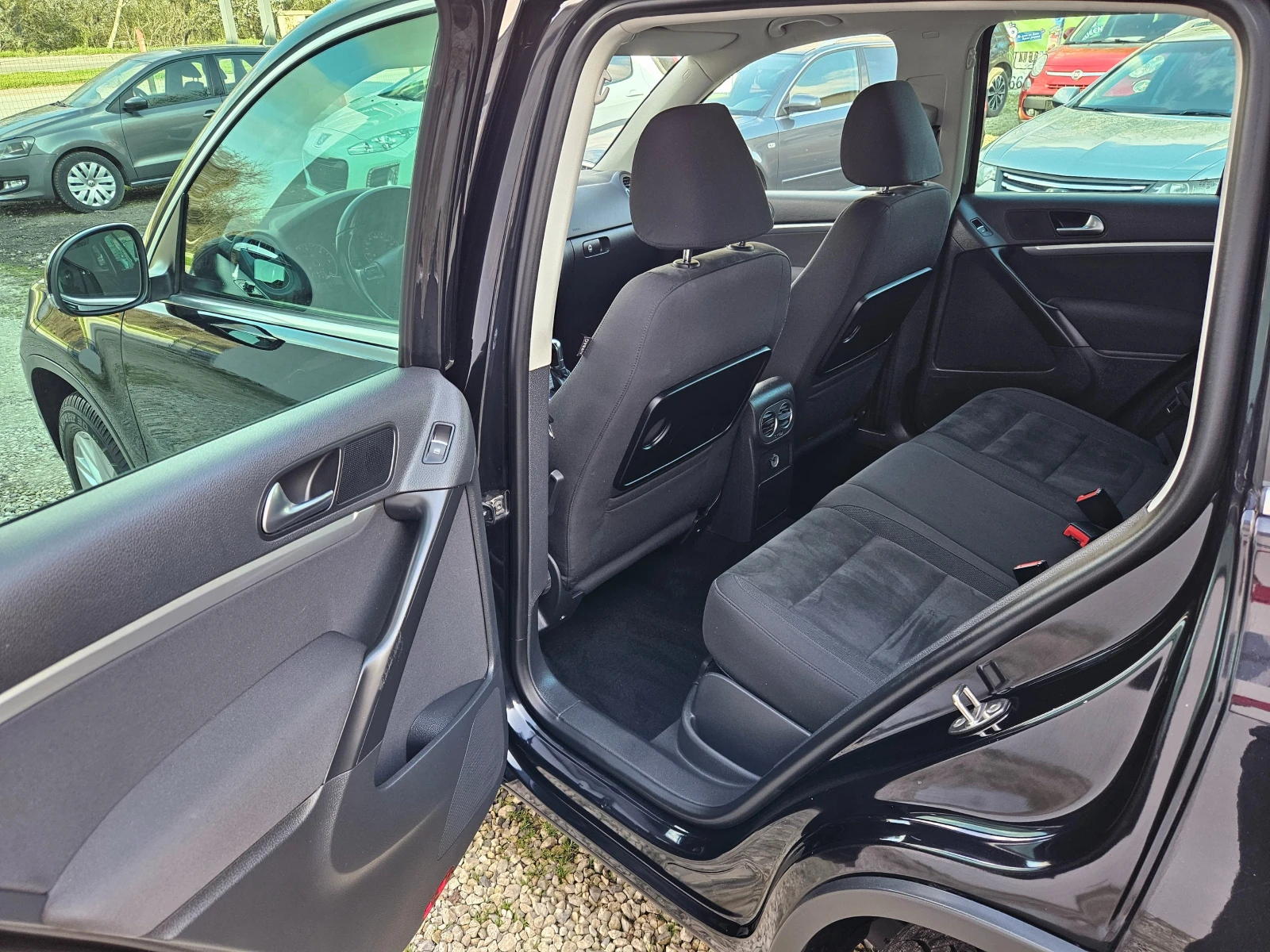 VW Tiguan 2.0 140кс Full, снимка 8 - Автомобили и джипове - 54655470