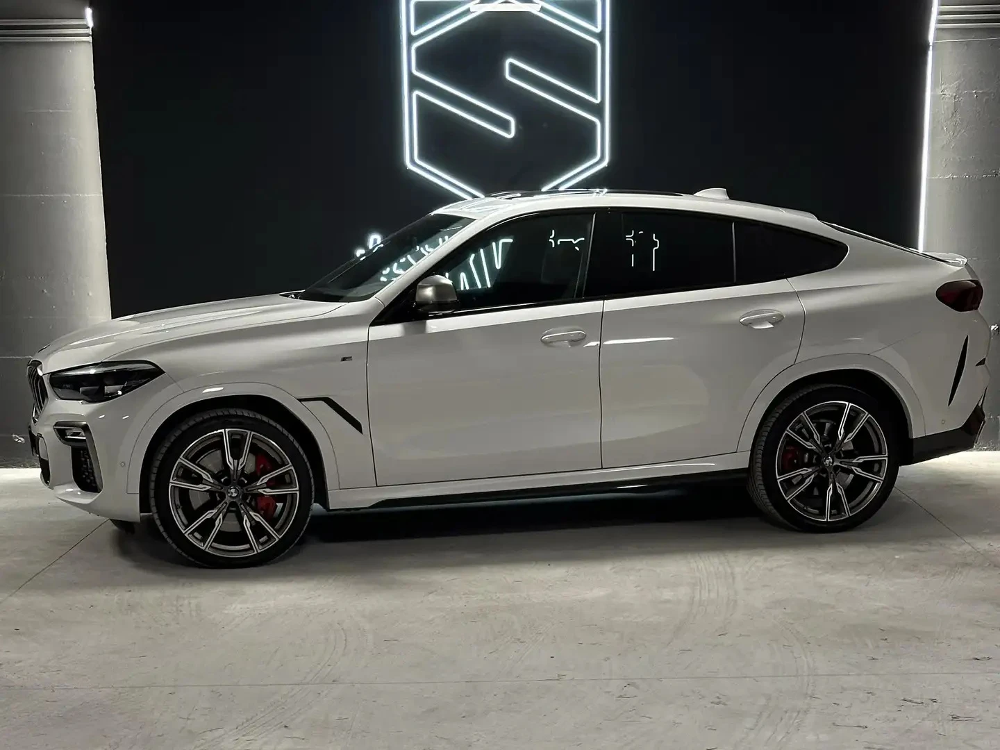 BMW X6 M50i xDrive , снимка 2 - Автомобили и джипове - 54985274