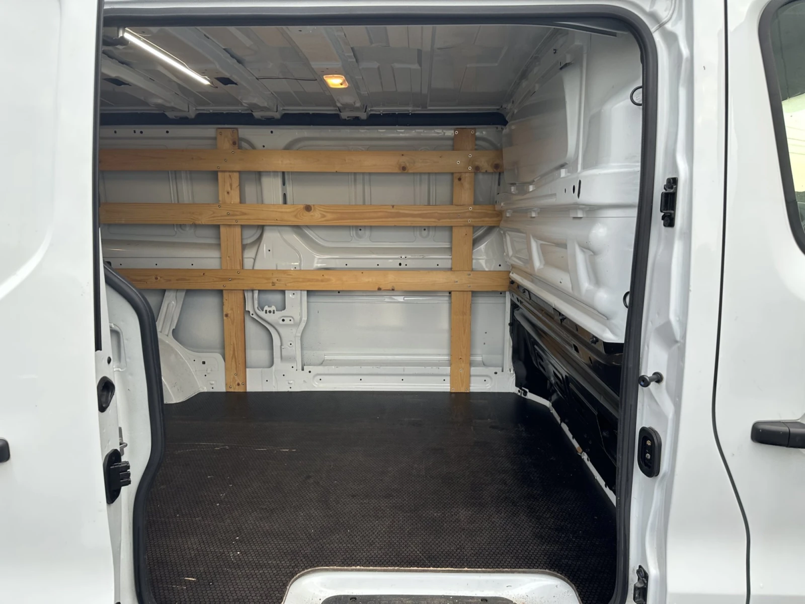 Renault Trafic L2H1 2.0 DCI 120HP - изображение 4